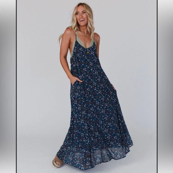 Three Bird Nest Oasis Pocket Maxi Dress - Navy Floral - Picture 9 of 13